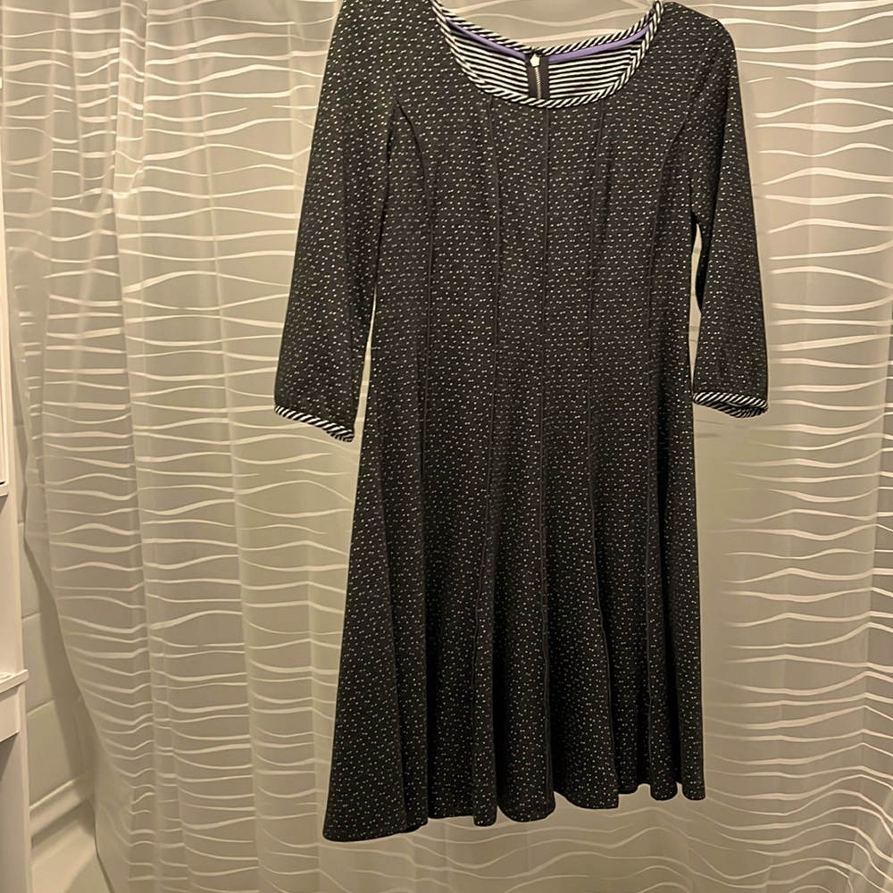 Women’s dress size L,